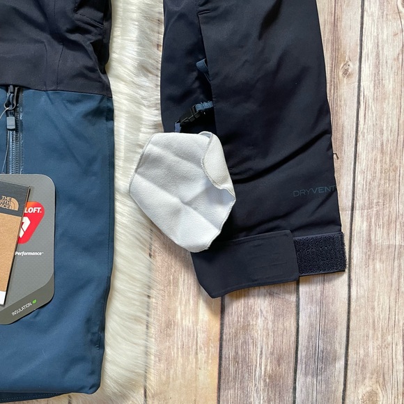 The North Face Men’s Chakal Jacket - Picture 4 of 11